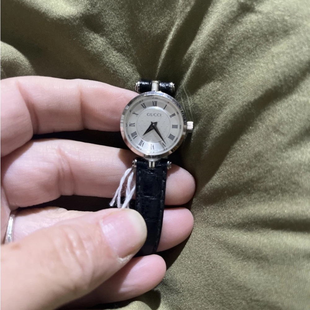 Working Gucci Silver Dial Watch with Black Strap - Picture 2 of 4
